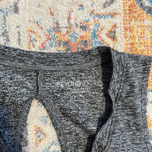 Beyond Yoga space dye grey featherweight split-back tank - Picture 5 of 8
